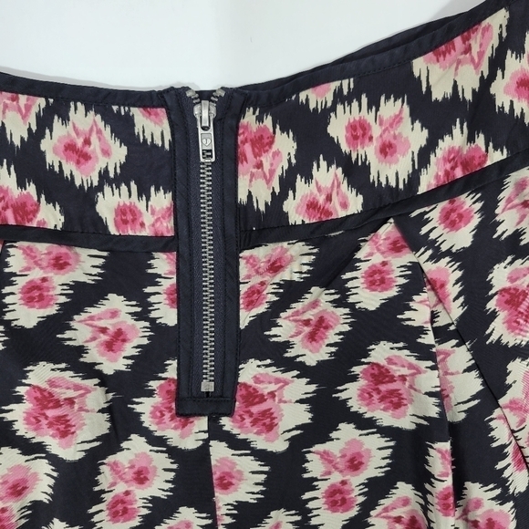 Juicy Couture 100% Silk Mini Skirt in a Size 2 - Picture 5 of 10